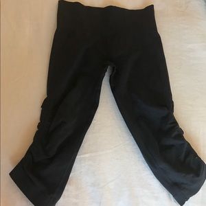 LuLu Lemon “In The Flow” crop leggings. Sz 4